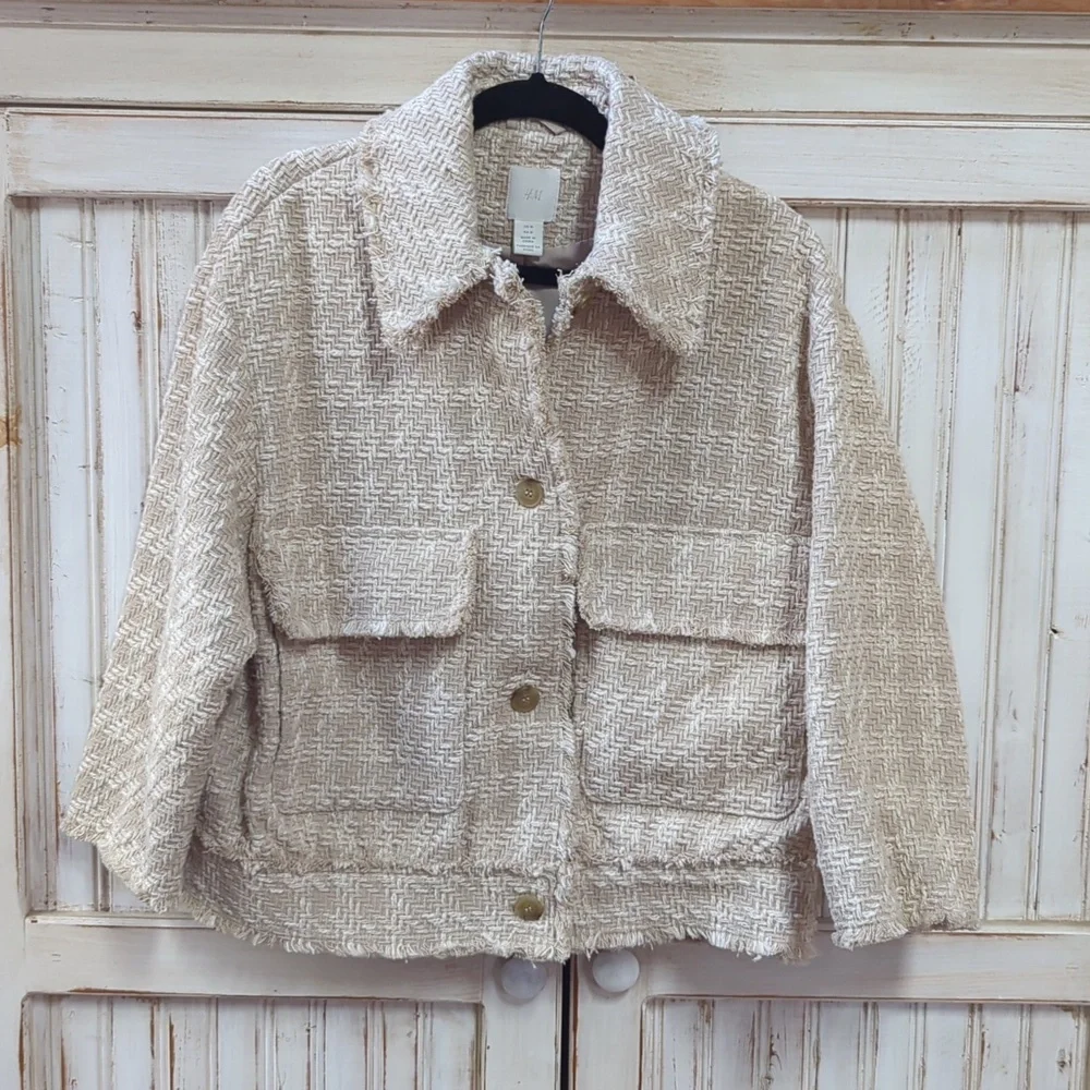 H&M, beige Tweed short jacket/blazer. Size Medium